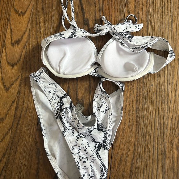 Bikini set - Picture 4 of 4